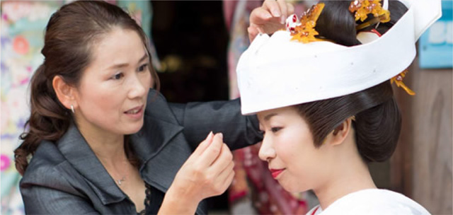 一級着付技能師による和装着付けです